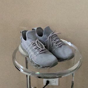 Deevike running shoes